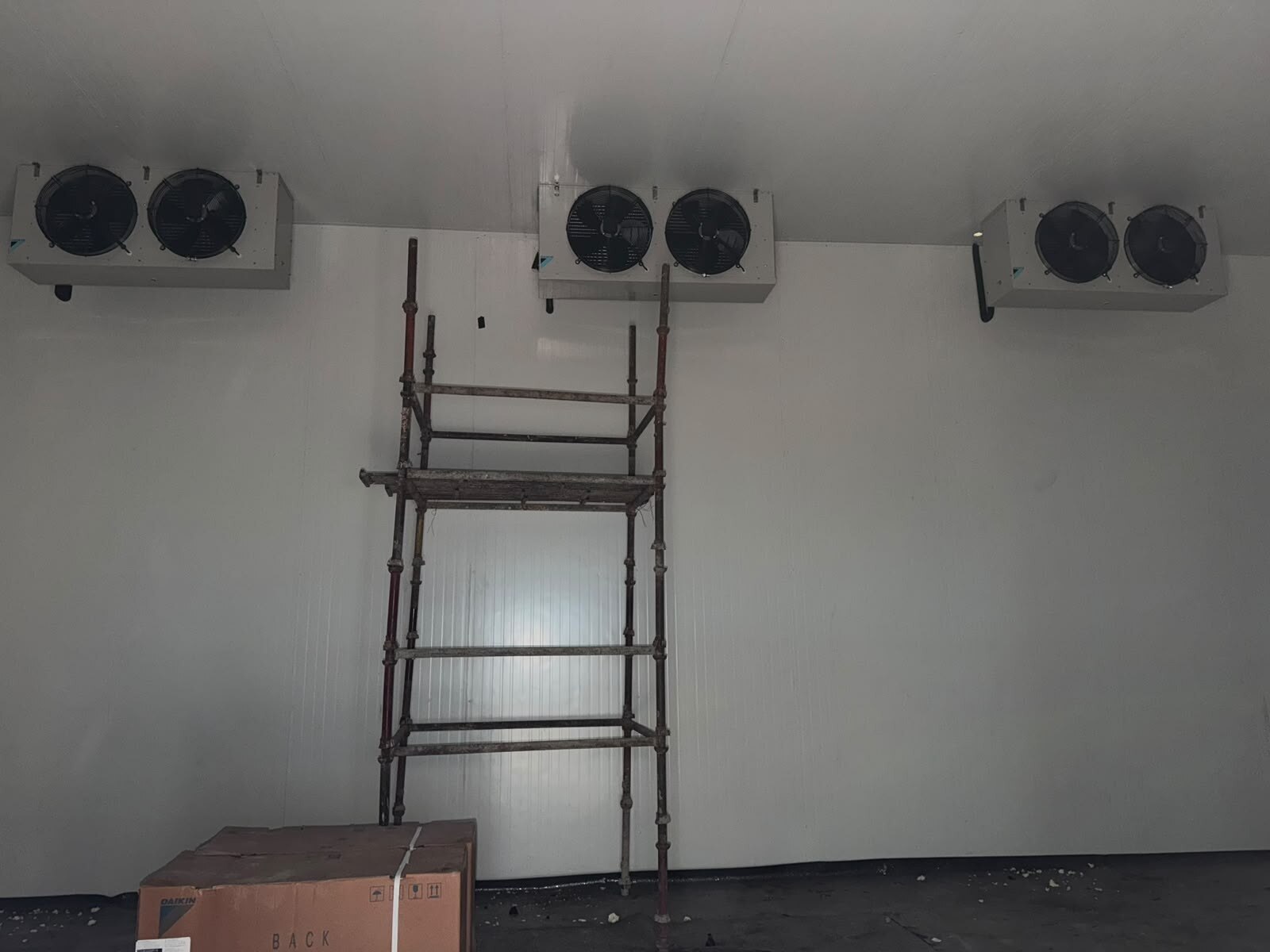 How to Choose a Chiller Room Manufacturer for Commercial and Industrial Applications