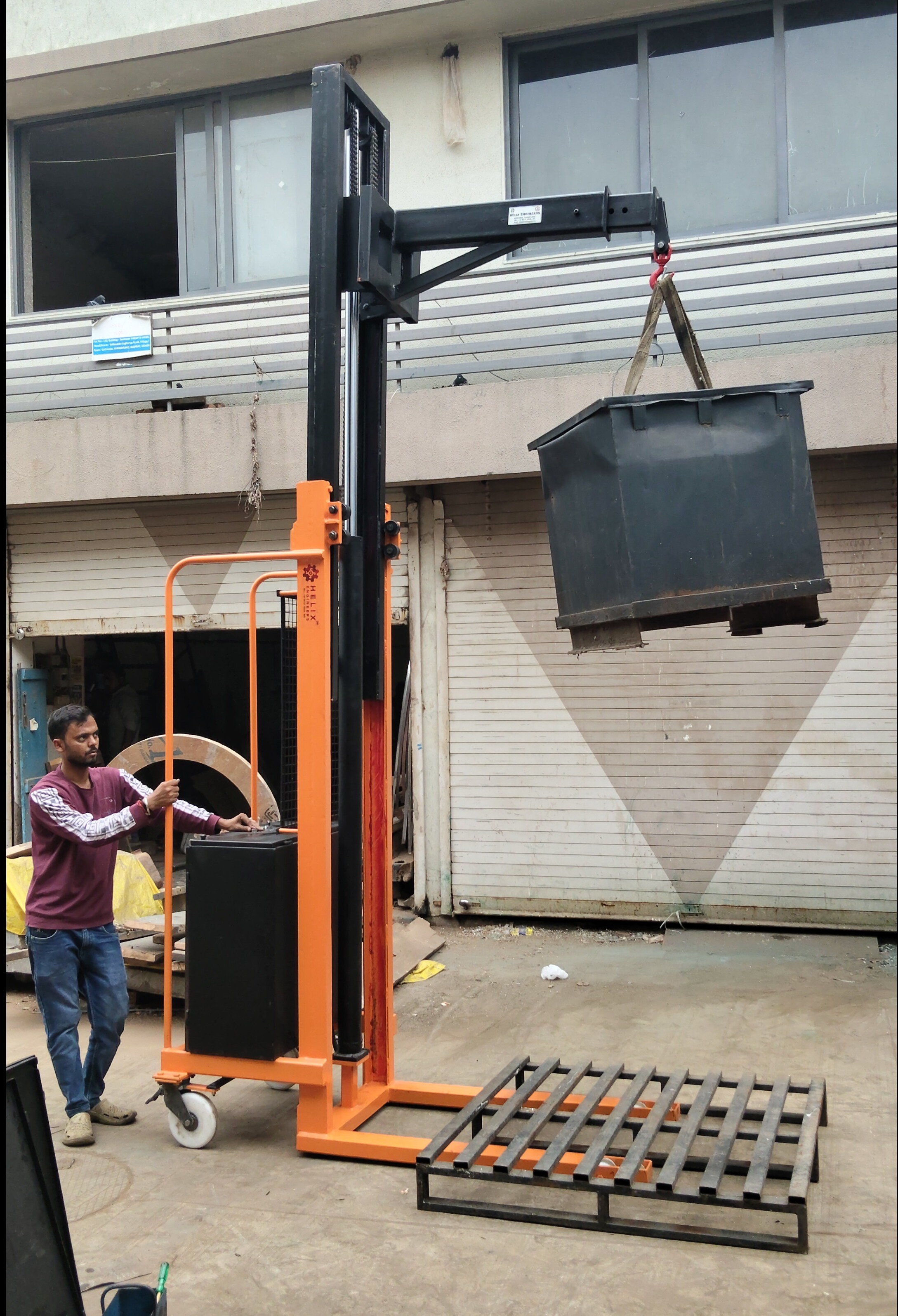 Hook Stacker for CNC,VMC & Mold Job lifting - Helix Engineers
