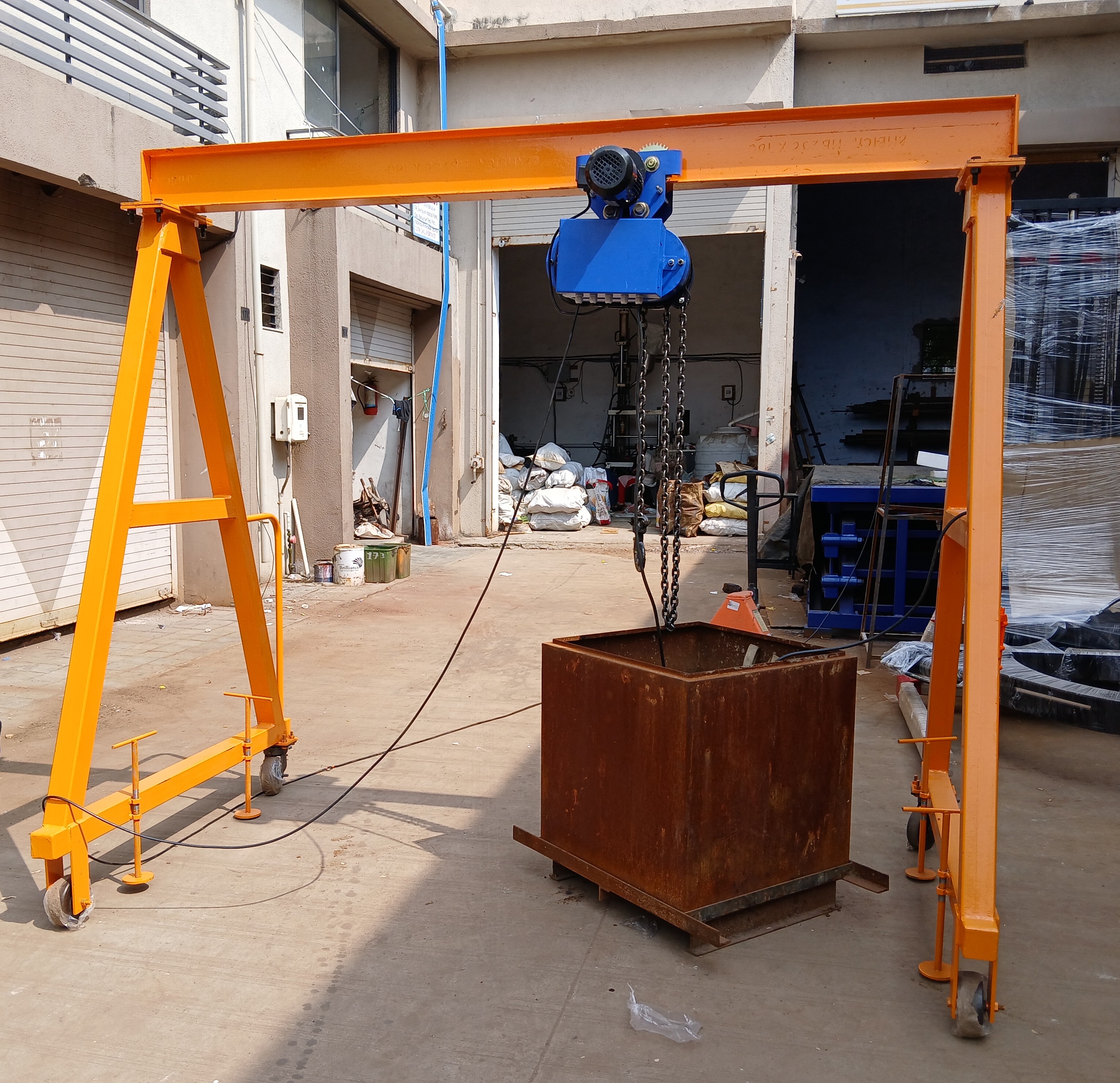 Mobile Gantry Crane Manufacturer in India | Helix Engineers