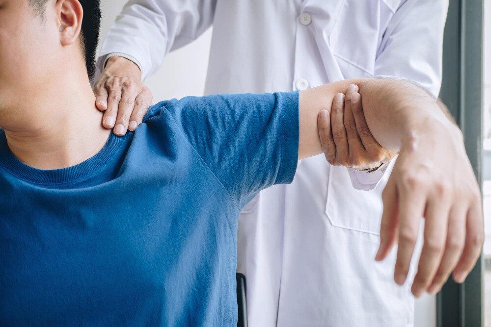Persistent Shoulder Pain and When to See a Shoulder Specialist Orthopedic