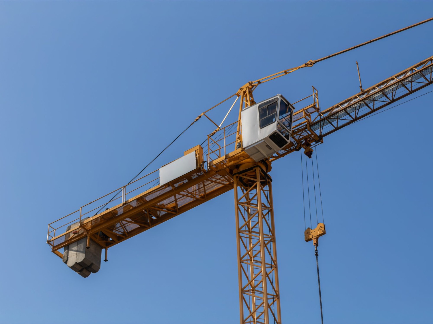 How to Choose an Industrial Crane for a New or Expanding Factory