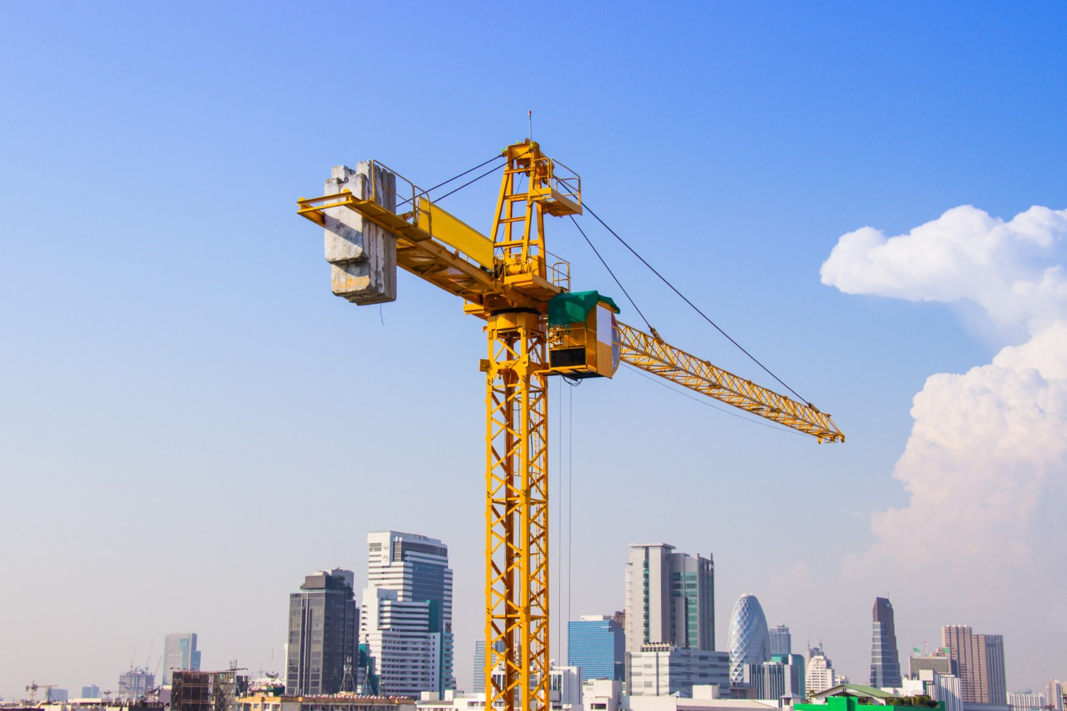 What to Check Before Choosing a Crane Manufacturer in Ahmedabad