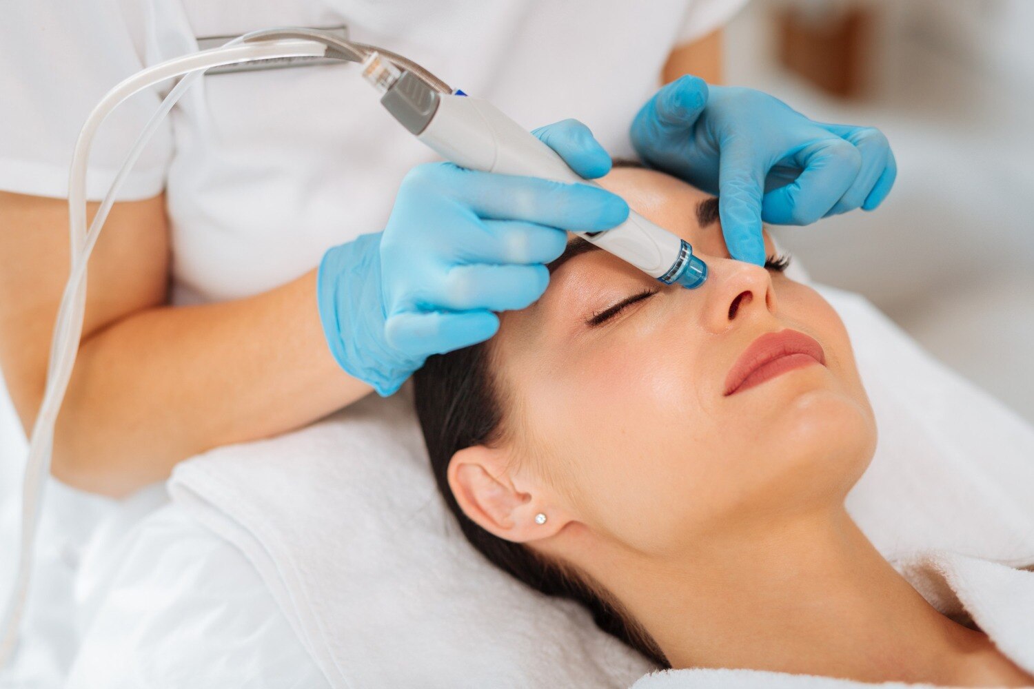 How HydraFacial Treatment Can Help Improve Dullness, Dehydration and Uneven Skin Texture