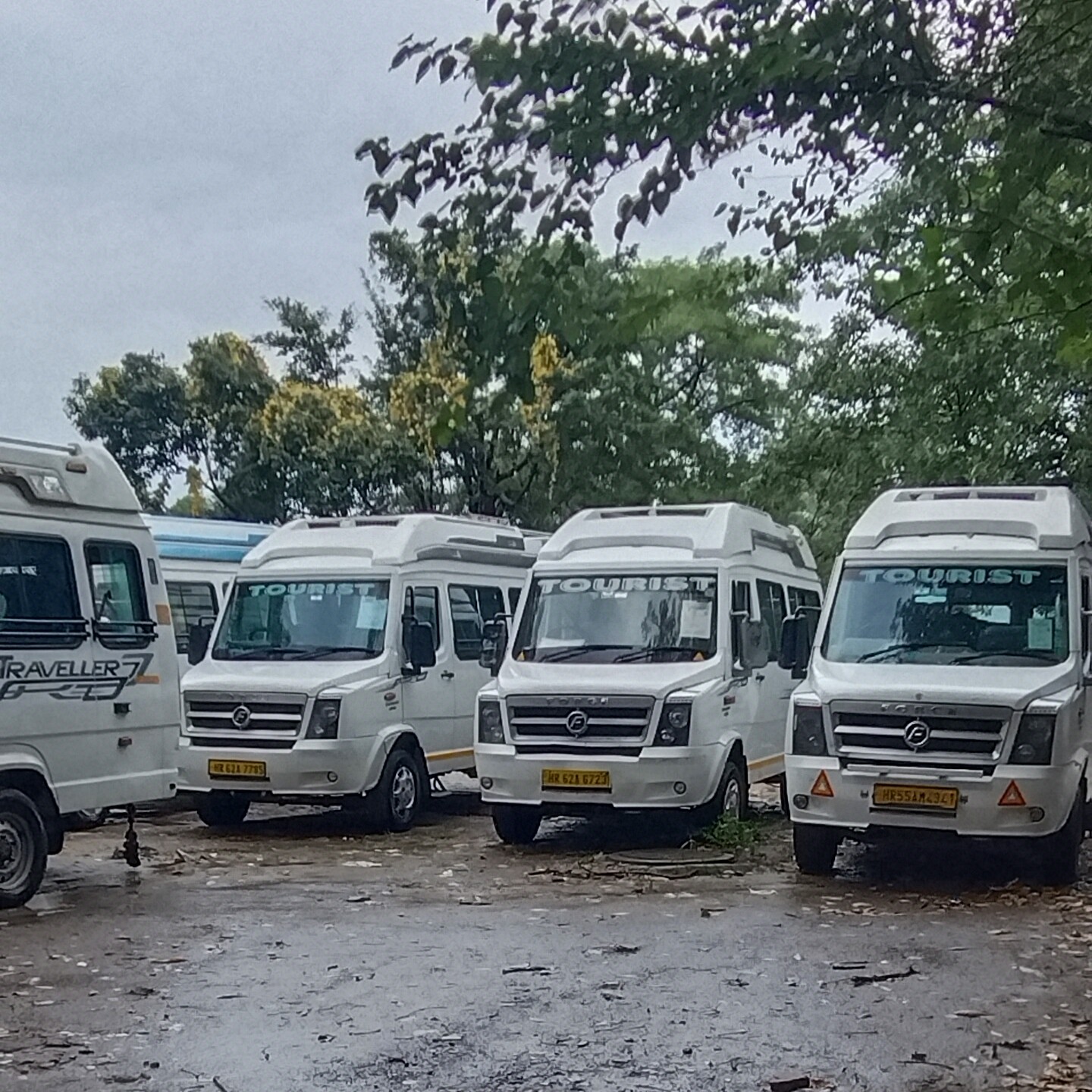 “Travel Agency in Rohini Delhi | Urbania & Tempo Traveller on Rent”