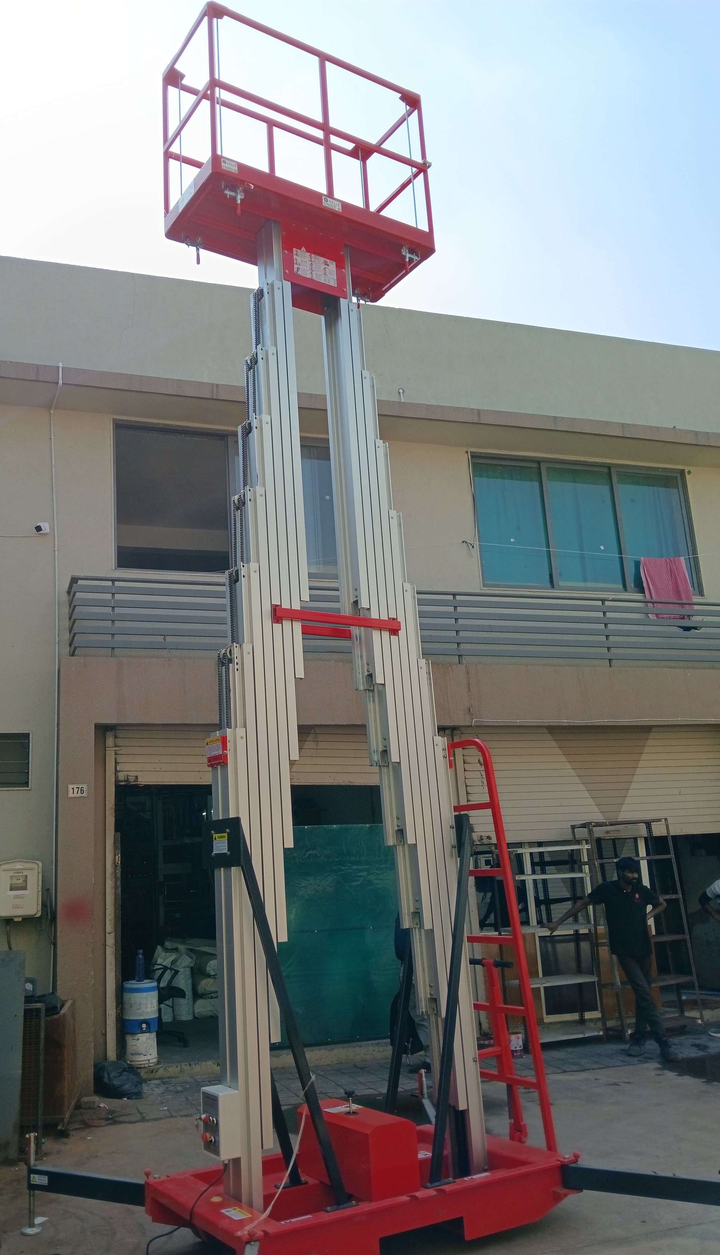 Struggling with High-Ceiling Cleaning & Maintenance? Aluminum Aerial Work Platform Helix Engineers
