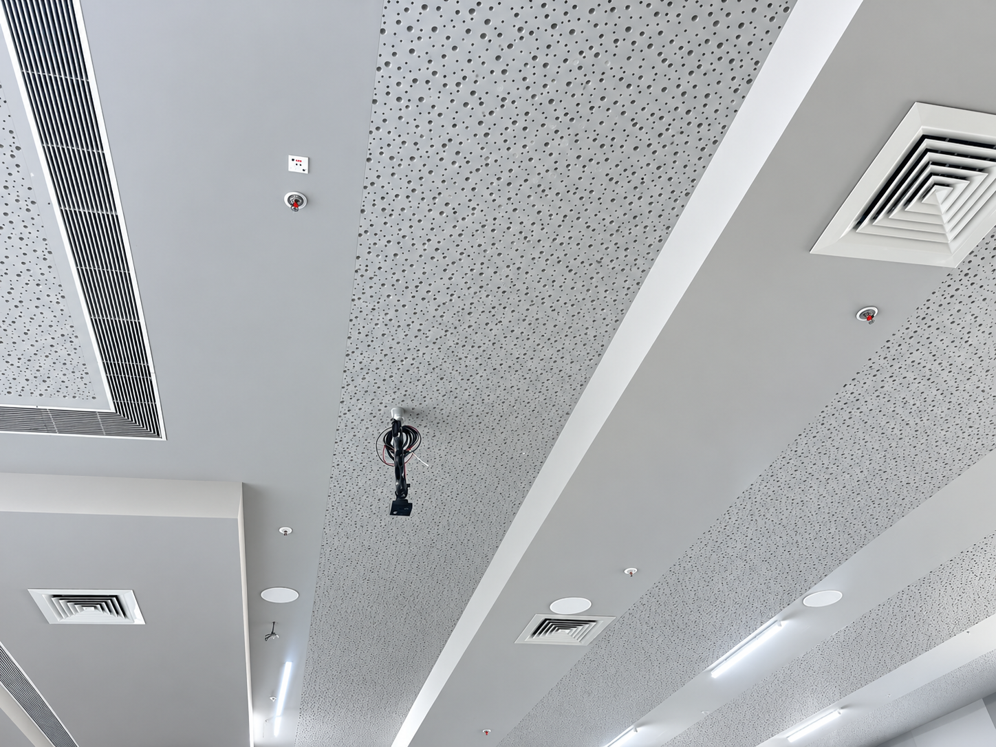 FALSE CEILING FIRE PROTECTION SYSTEM
The ceiling system consists of perforated acoustic ceiling pane...