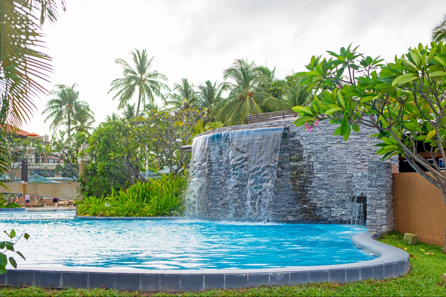 Choosing a Luxury Swimming Pool Contractor Bangalore Property Owners Can Evaluate Properly
