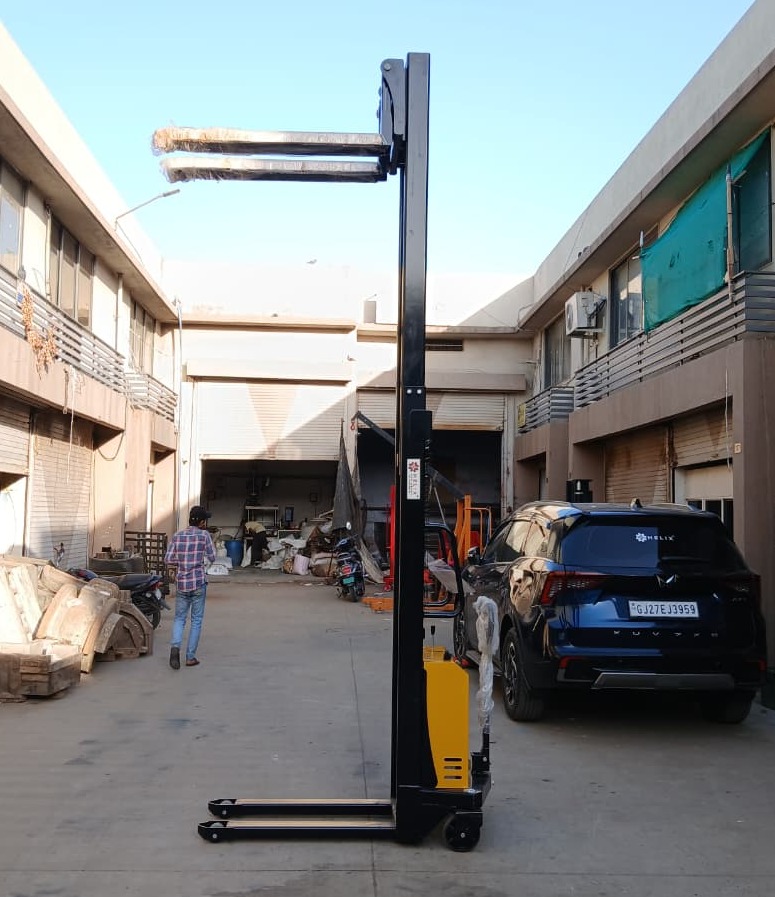 Hydraulic Stacker for Safe & Easy Factory and Warehouse Material Shifting ! Helix Engineers