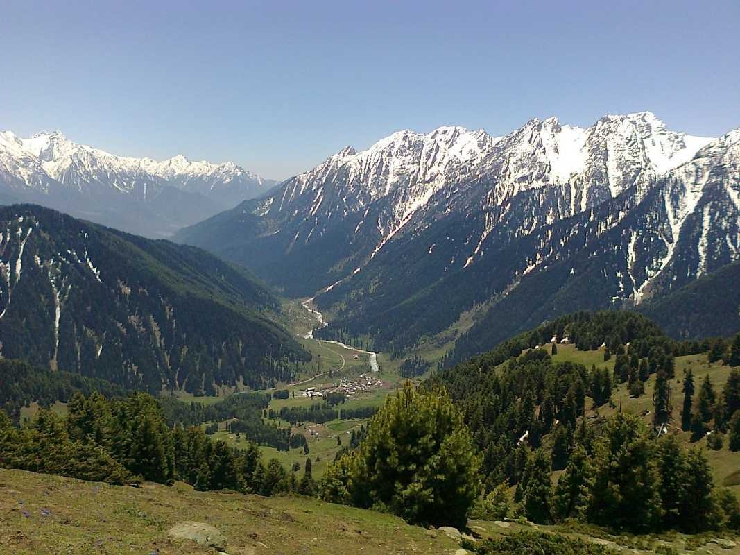 Tourist Places in Jammu & Kashmir
Kashmir
Kashmir Tourism
Kashmir Valley has earned its reputatio...