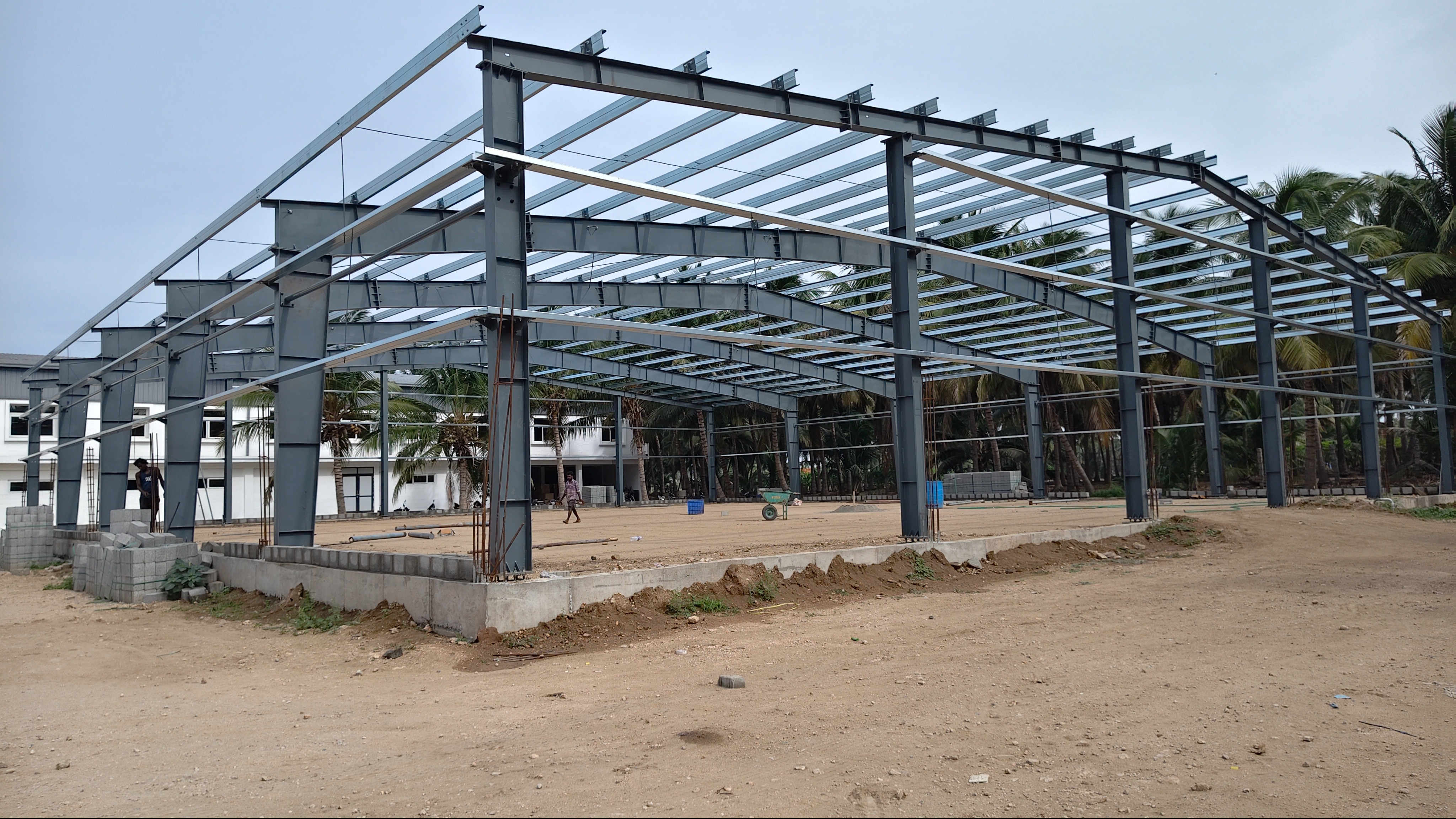 PEB Architectural Design: Avoiding the “Industrial Box” Look Without Compromising Function