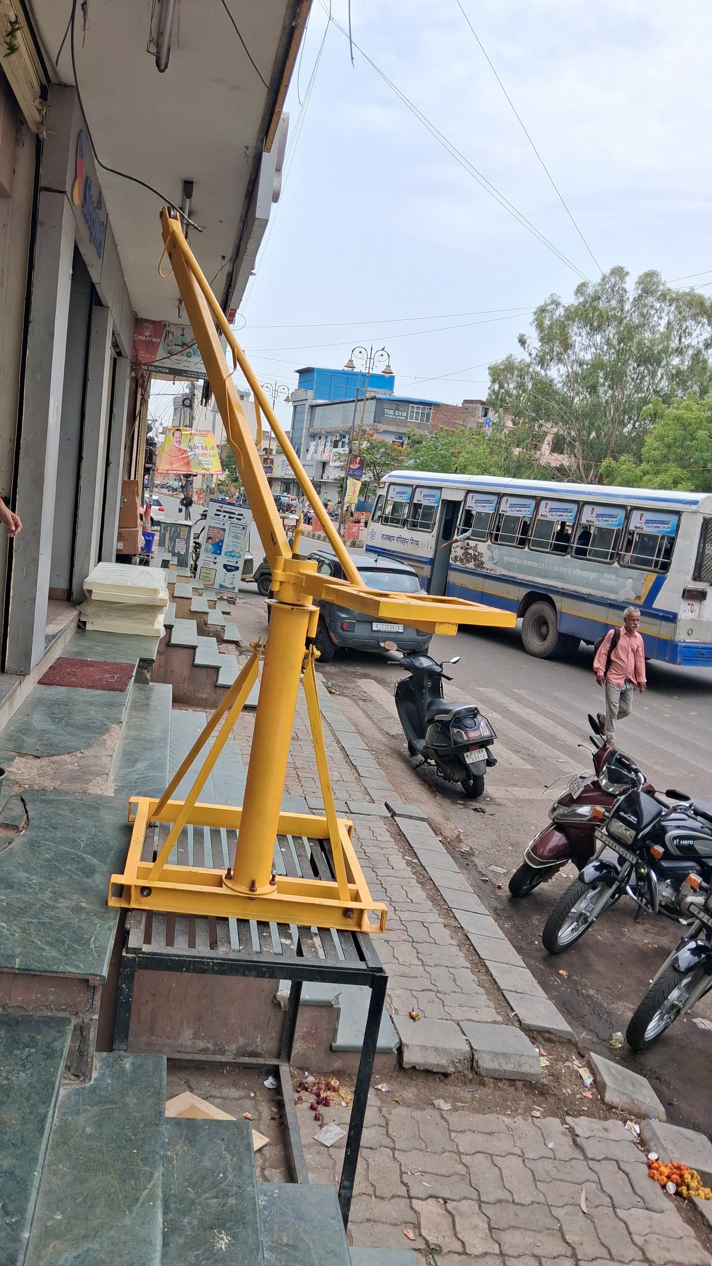 Sand & Brick Lifting Crane Machine
