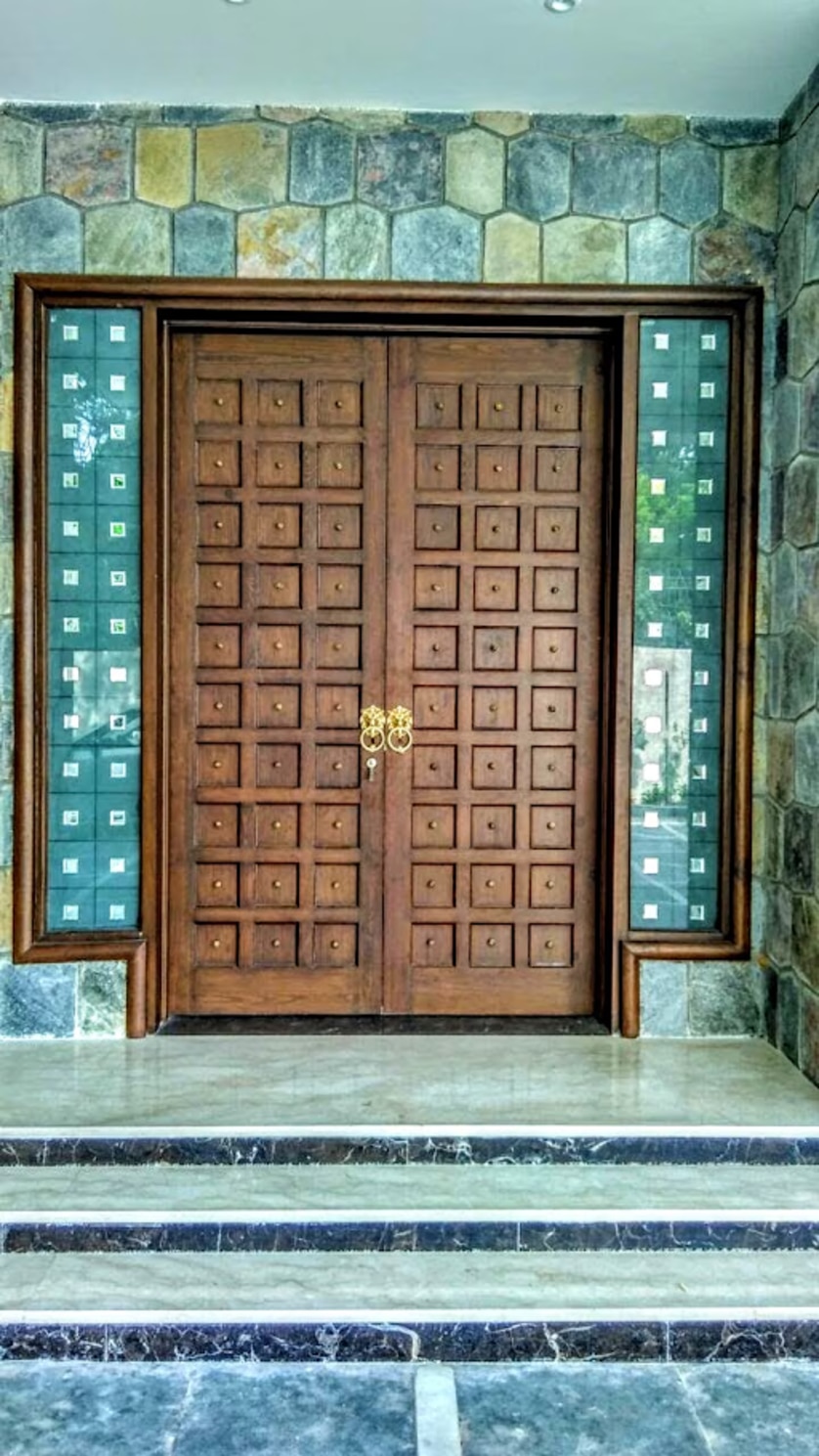 What to Discuss With a Customised Wooden Door Manufacturer Before Finalising Material, Design and Finish