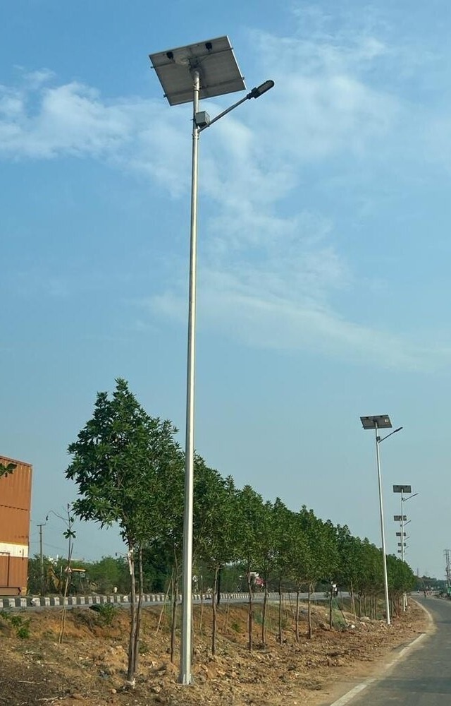 6 Meter GI Octagonal Pole with Solar Street Lighting System in Nagpur