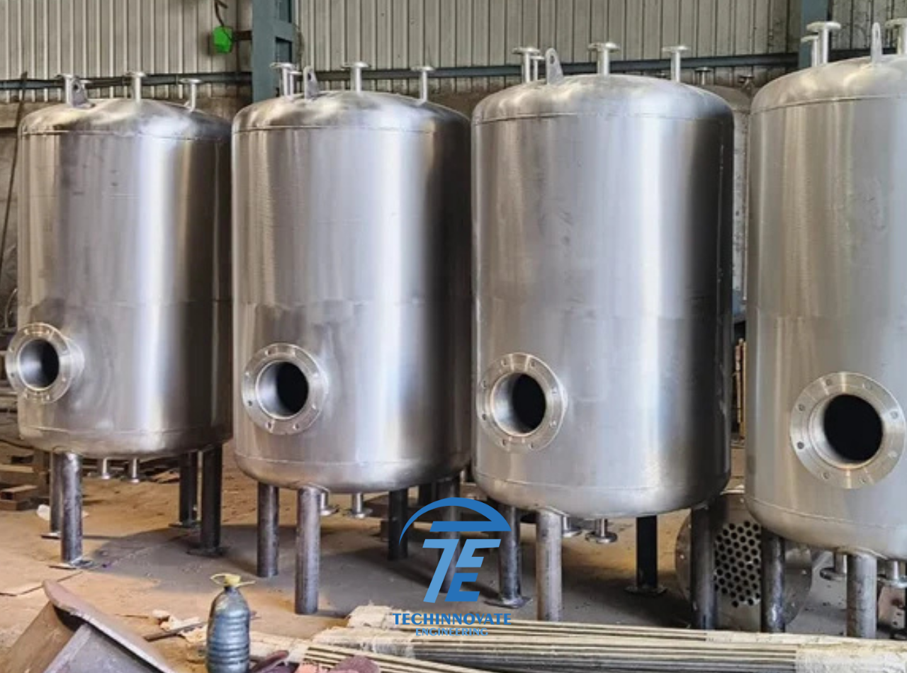 Industrial Liquid Storage Tank Manufacturer — SS 316