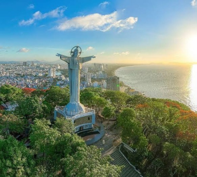 Places To Visit in Vietnam
Vung Tau
Vung Tau Tourism
Vung Tau translates into 'The bay of boats'....