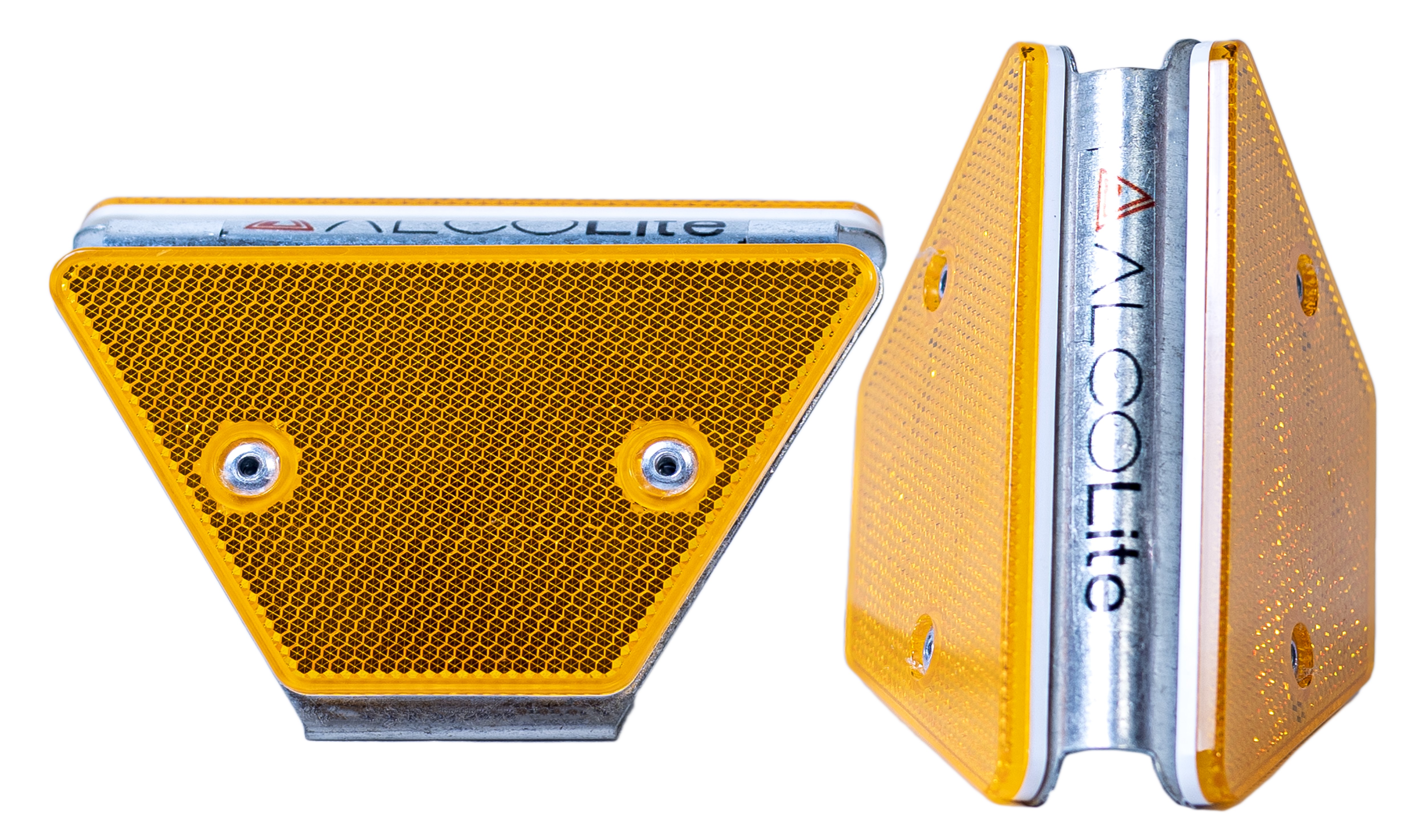 Guardrail reflector trapezoidThis robust crash barrier reflector is easy and quick to mount under the crash barrier mounting bolts. Loosen the bolts a few turns and hook these guardrail reflectors onto the bolts and retighten the bolts. This guardrail reflector has a galvanized bracket that is equipped with 2 prism reflectors. The trapezoidal shape fits perfectly with the guardrail shelf which protects the reflector. Optionally, this reflector can be single-sided or double-sided.