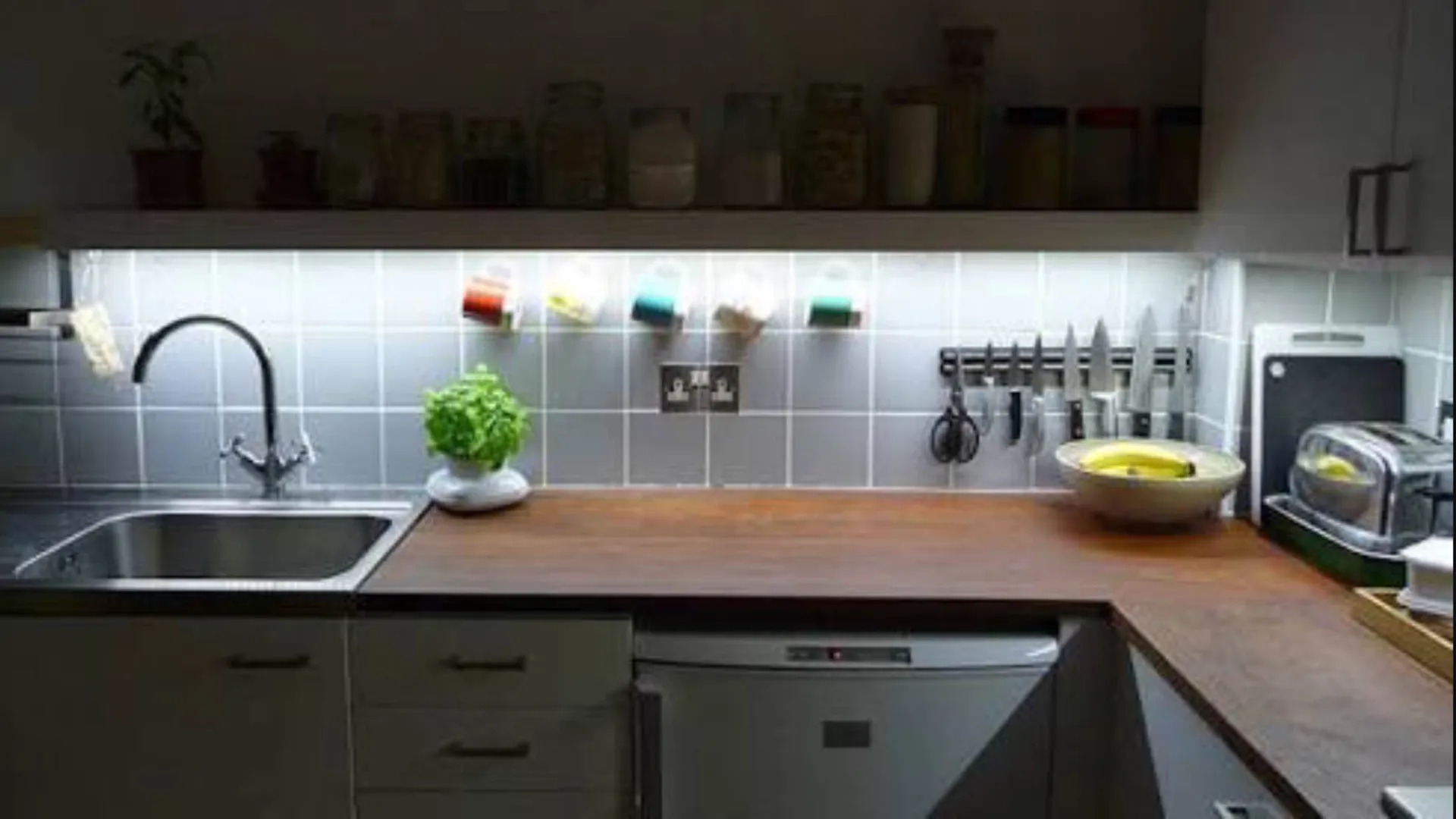 LED FOR UNDERCABINATE LIGHTING
Placing warm, att...