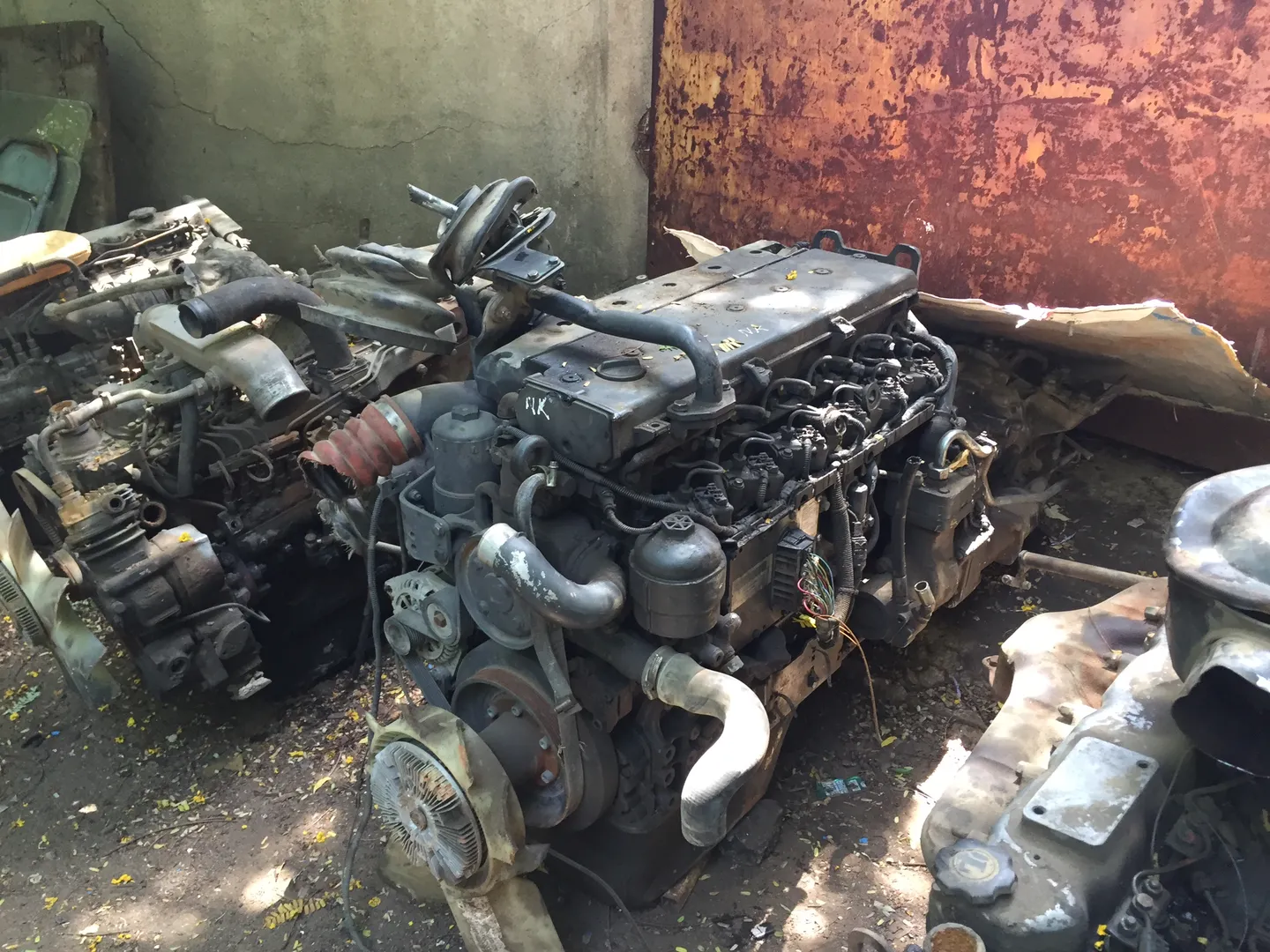 Bharthbenz 2523 Taurs Tipper used Engine Gear box ...