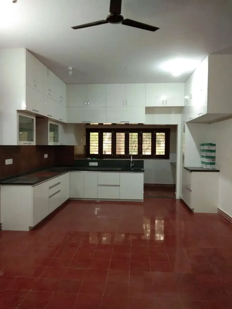 Modular kitchen with Mr+glossy finish and profile ...