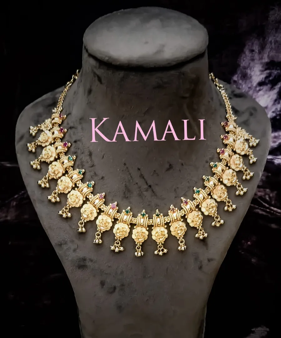 Kamali
Impone Jewellers
Rose Necklace
1 gm Plat...
