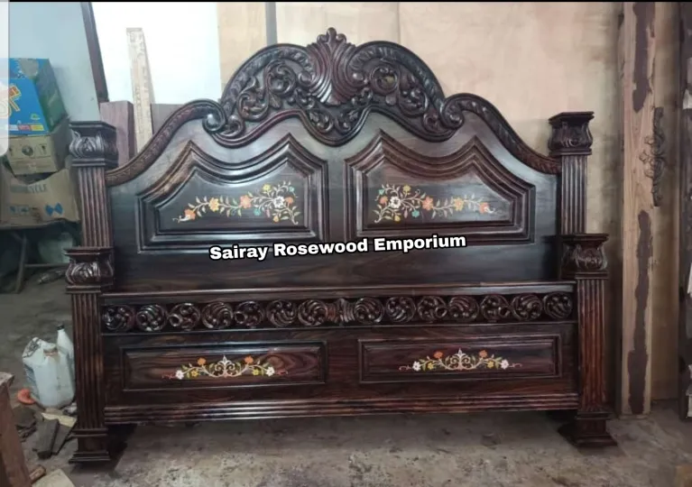 Rosewood Cot king Size
Heavy Rosewood cot 6 X 6....