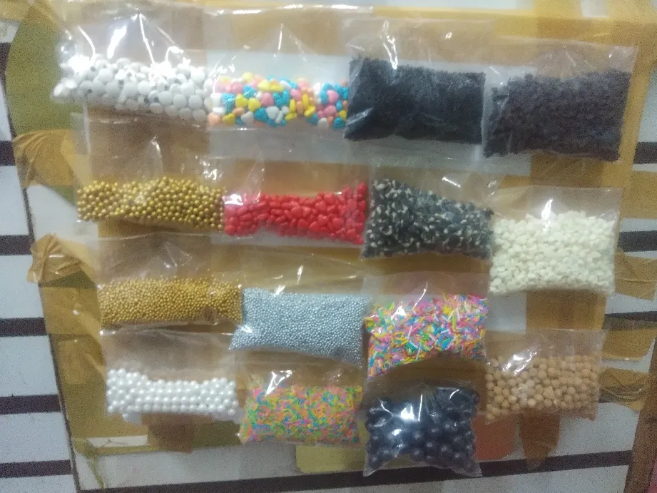 Cake sprinklers of the week... Decorating cakes is...