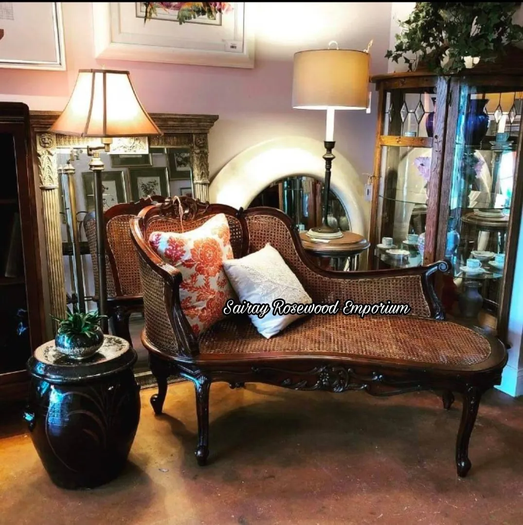 Rose wood Victorian Style Dewan
Created like a An...