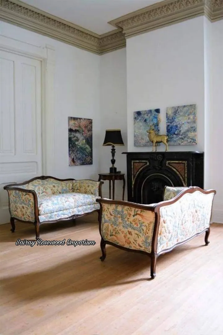 Rosewood Maharaja Couch
With Antique Desgin with ...