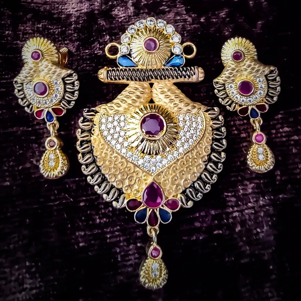 Pendant Set
Stud with North Screw Back
Kamali Ra...