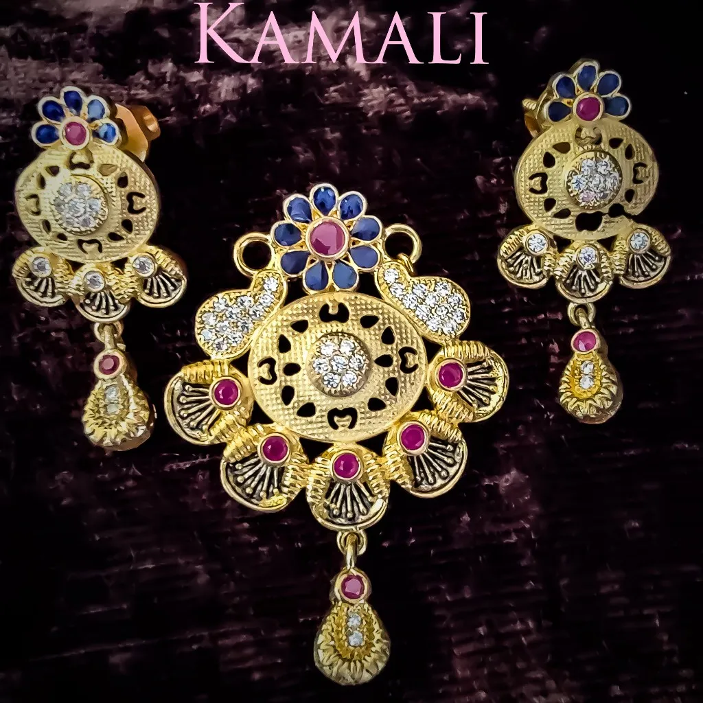 Pendant Set
Kamali Radiance Collections
Designer...