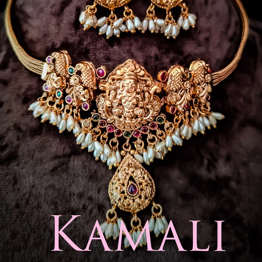 Antique Lakshmi Motif Necklace
With Jumkkas
Bri...