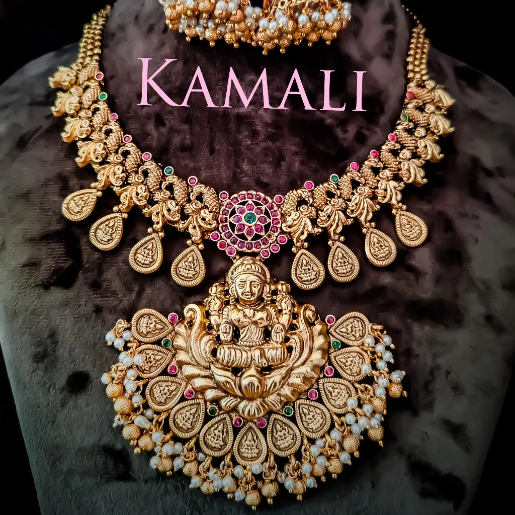 Antique Lakshmi Necklace With Kempu stones and Pea...