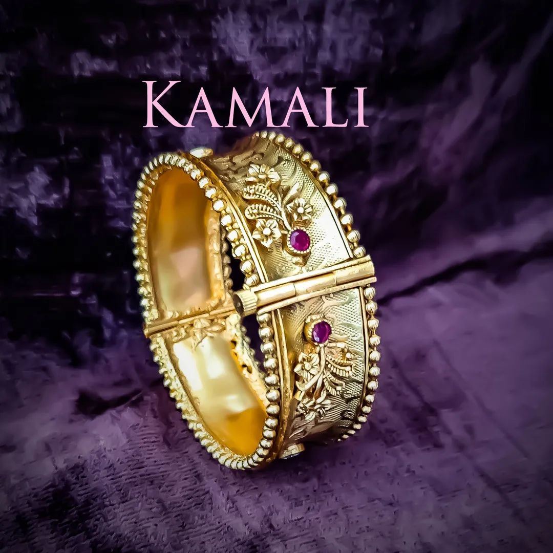 Kamali - Radiance Collections
Screw type Bangles
...
