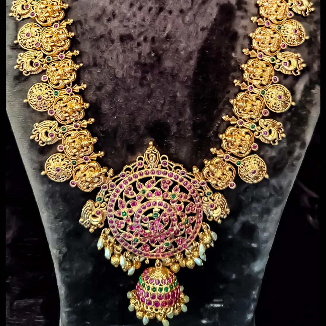 Exclusive Antique Jewellery Collections
Antique L...