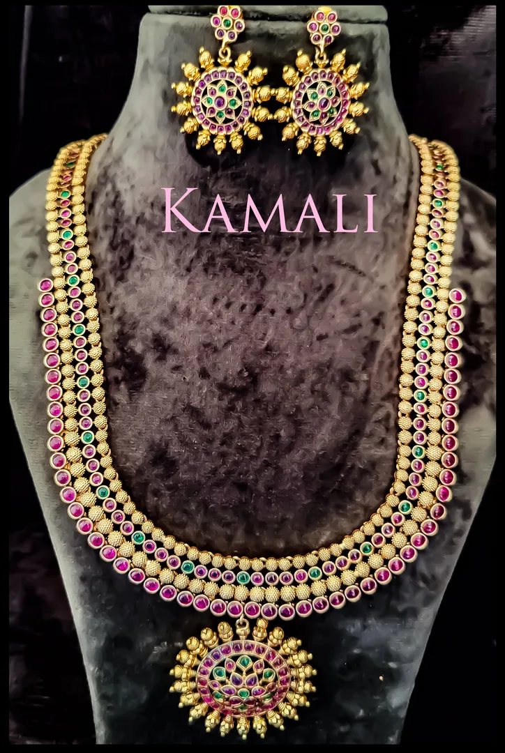 Antique Haram Set
Exclusive Antique Jewellery Col...