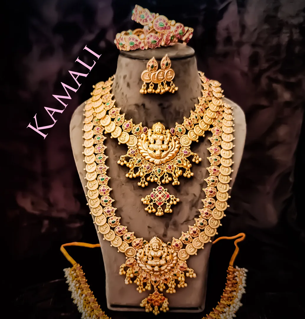 Bridal Jewellery sets
Kamali Queen Antique Collec...