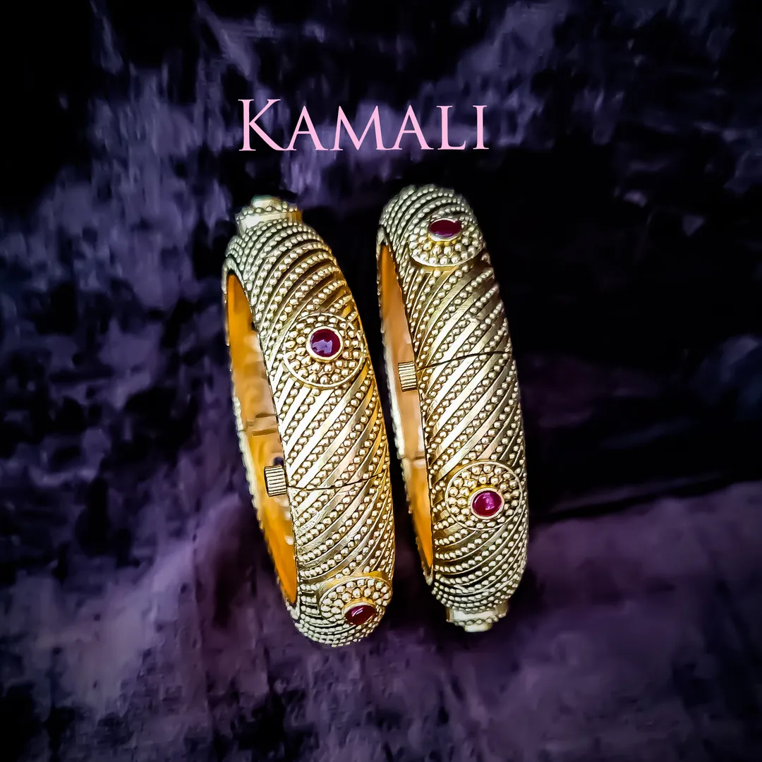 Antique Bangles
Screw type
Kamali Queen Antique ...