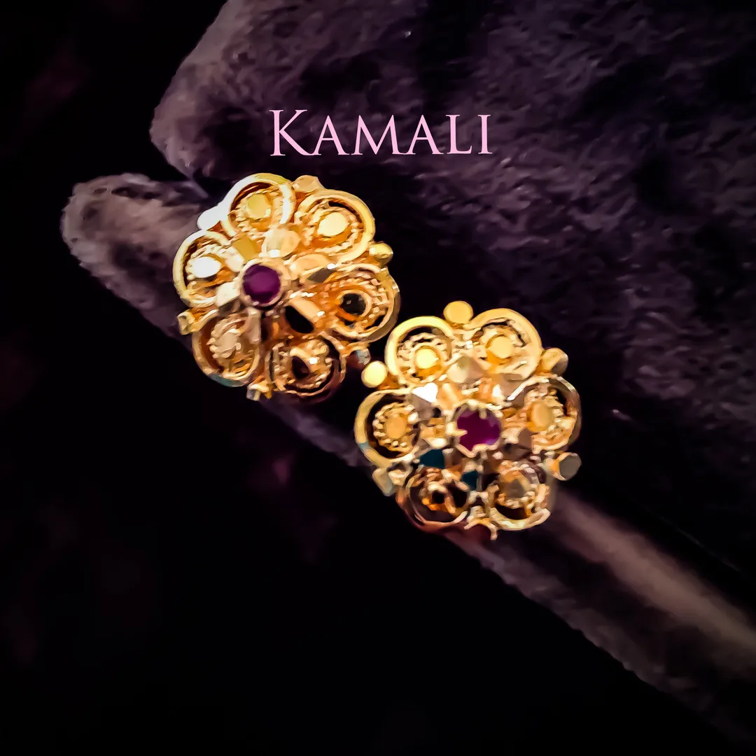Kasai Stud
Leaf Stud with South Screw Back
Artif...