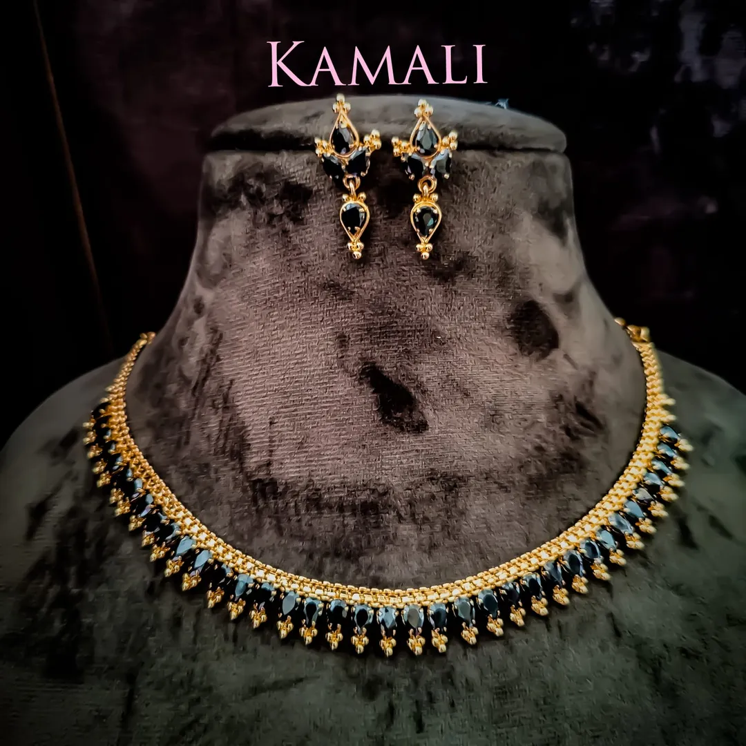 All time favorite
Single line black Stones Neckla...