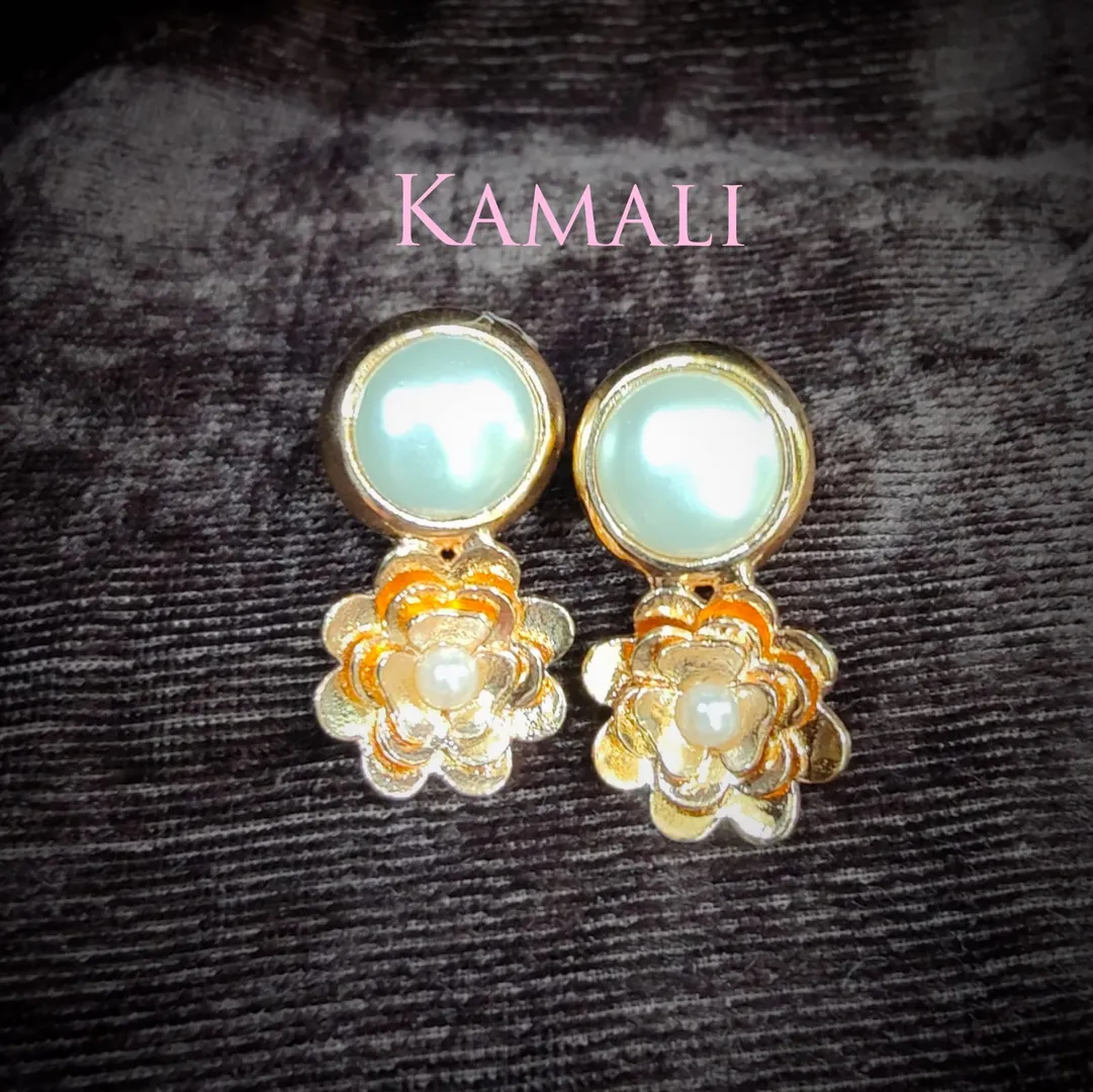 Pearl Ear Ring
Original Pearls
Kamali Queen Radi...