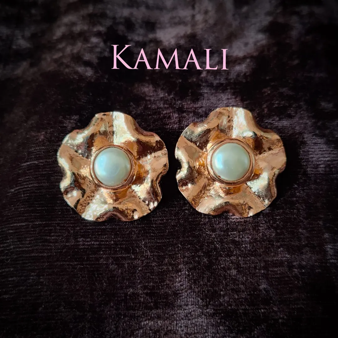 Pearl Ear Ring
Original Pearls
Kamali Queen Radi...
