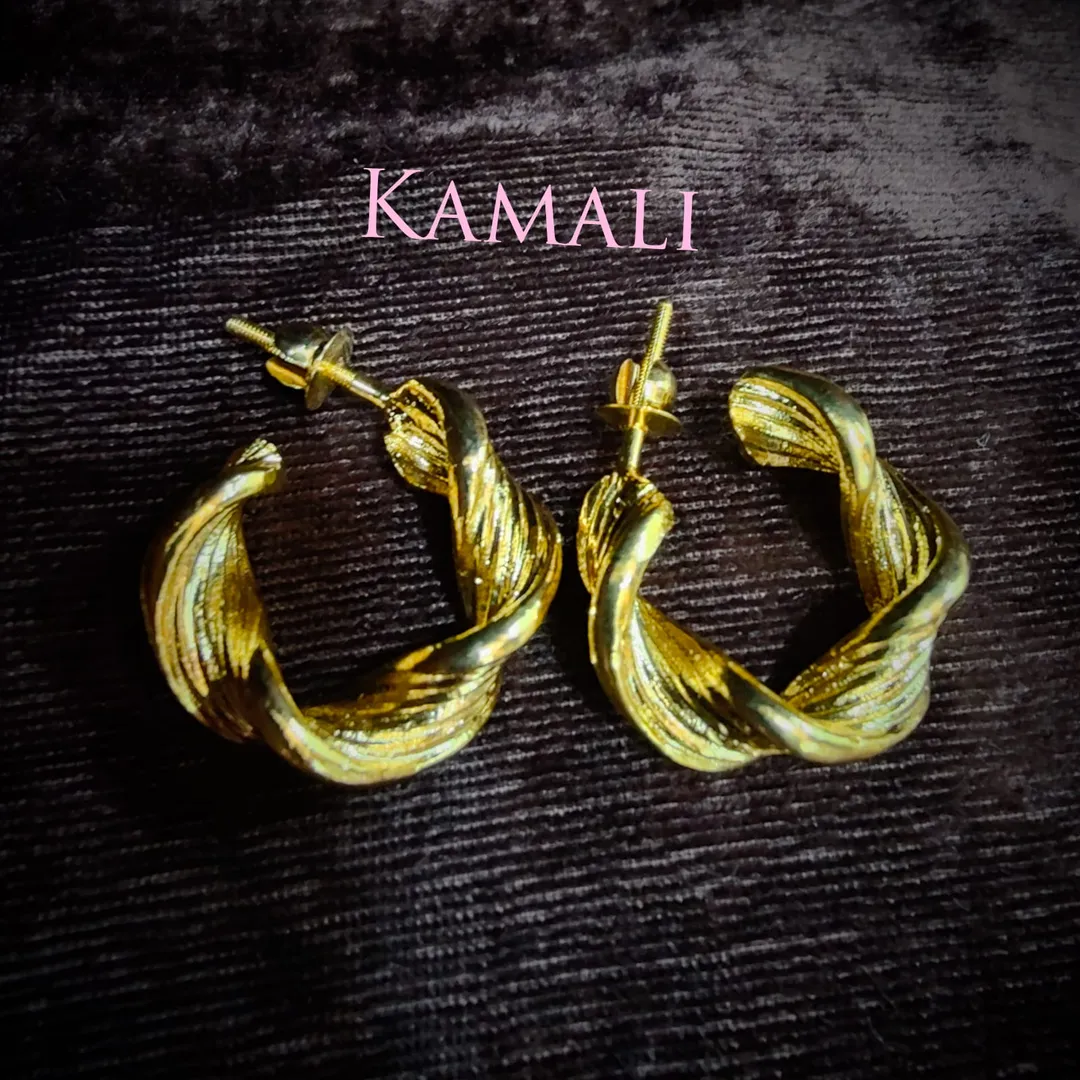 Designer Studs
Exclusive Kundan and Pearl Studs
...