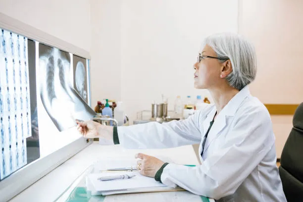 Recognizing Early Warning Signs: Chest Physician N...