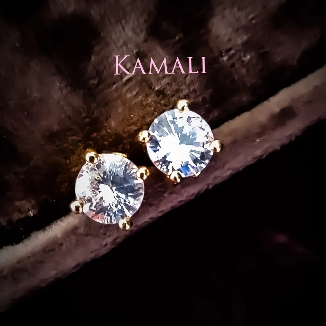 Single stone Stud for Women
With South Screw Back...