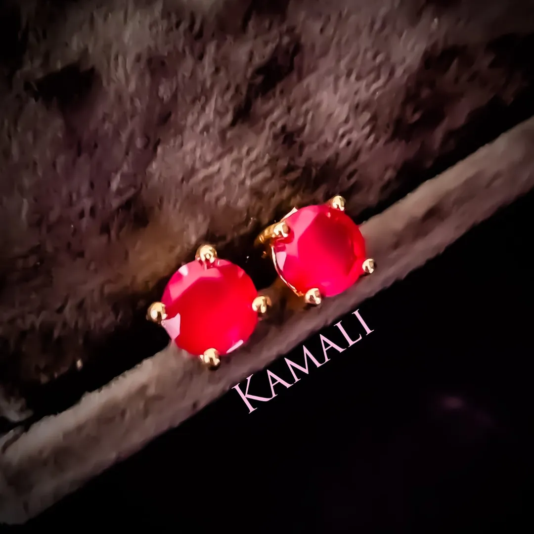 Single stone Stud for Women
With South Screw Back...