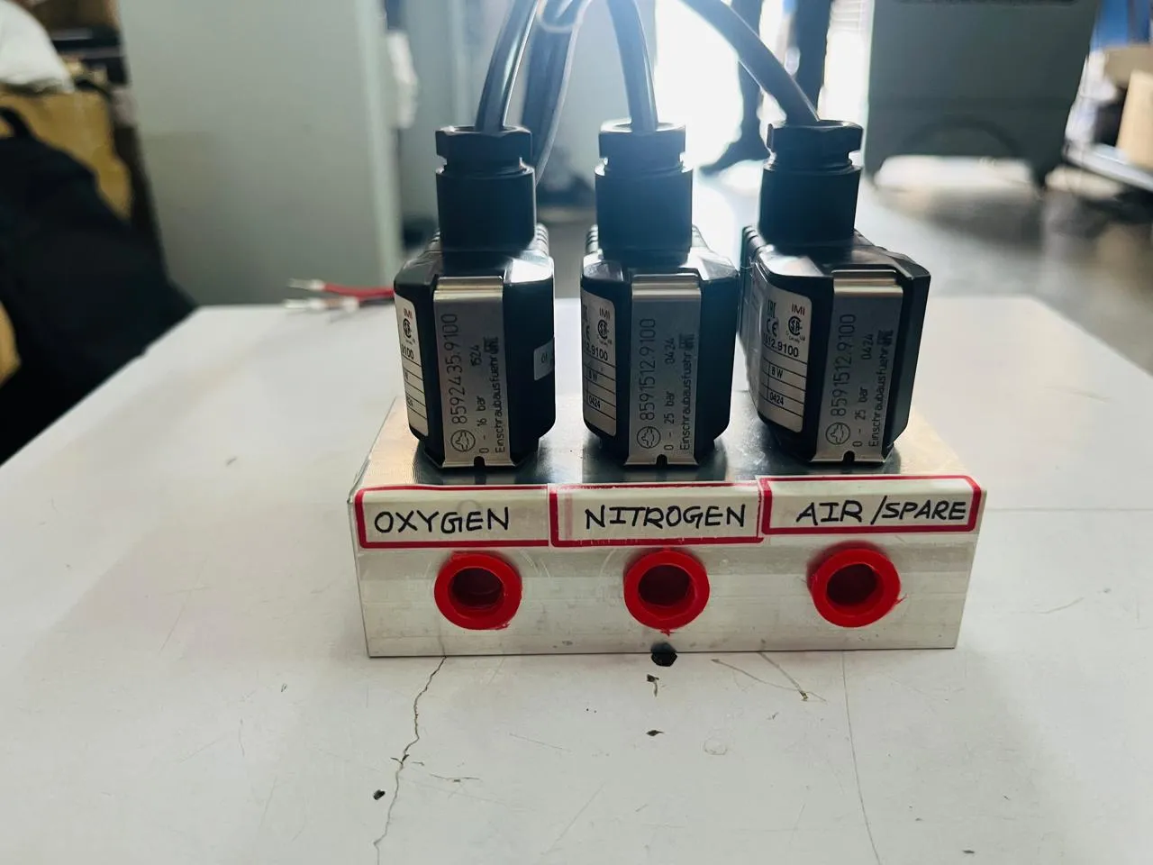 LASER Gas Manifold Manufacturer supplier in INDIA
...