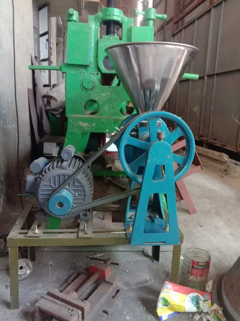 Wheat Grinding Machine/Gili Dal pisne ka machine
M...