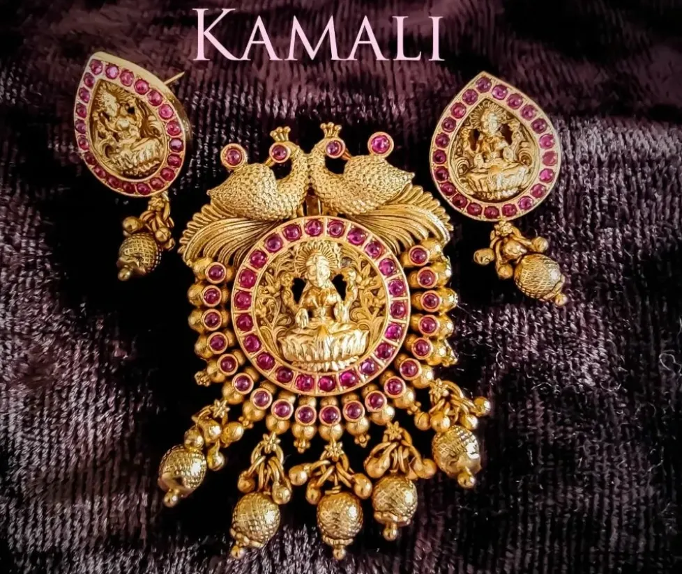 Antique Pendant Collections
Artificial Gold Plate...
