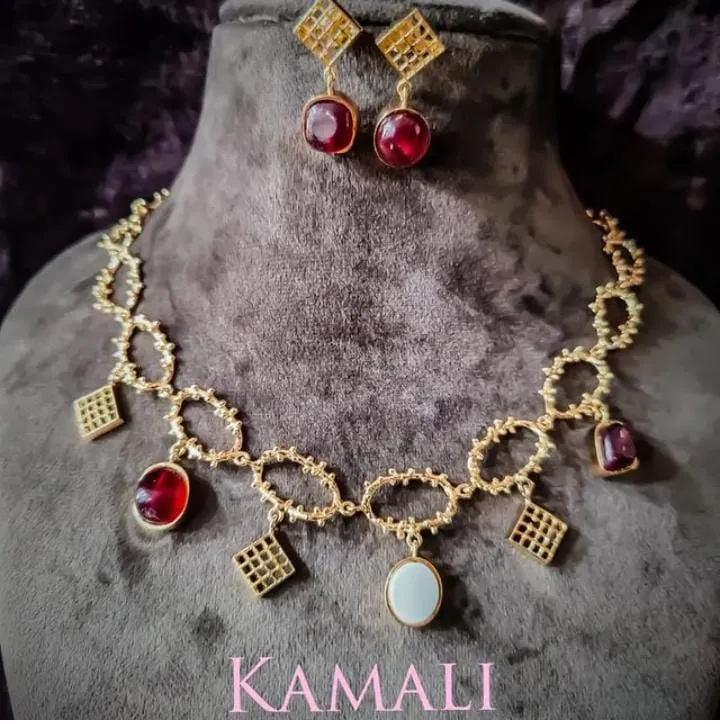 Kamali Queen Radiance Collections
Artificial Gold...