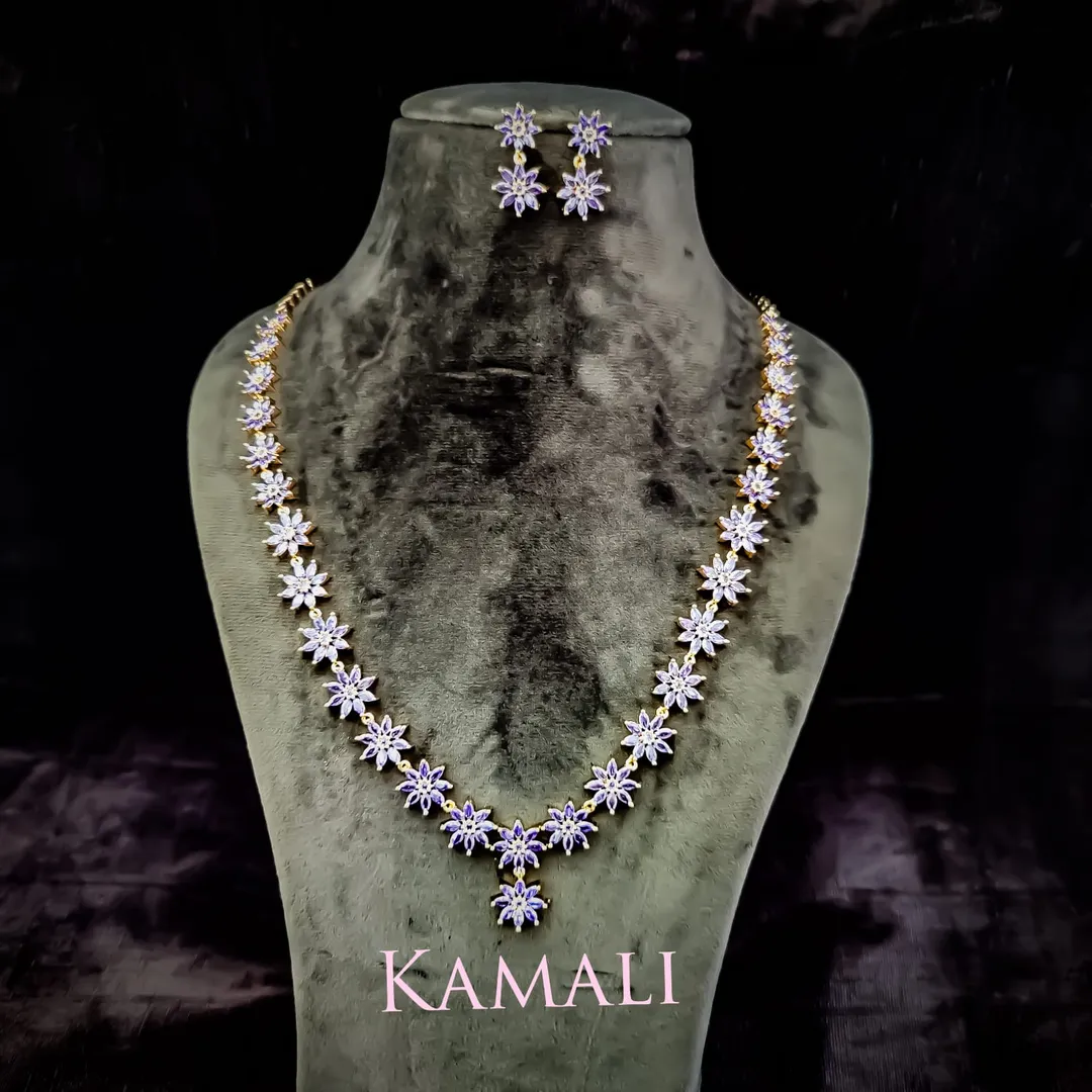 Violet Set
Semiprecious Stones
Hand crafted Jewe...
